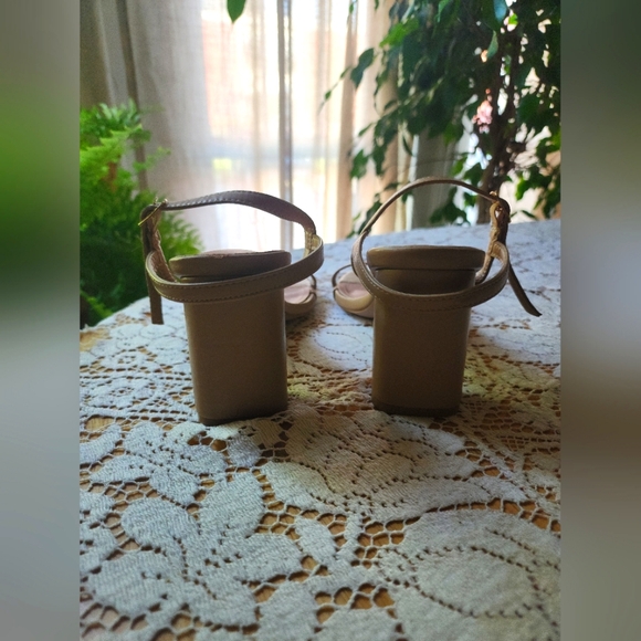 Heels - Picture 4 of 4